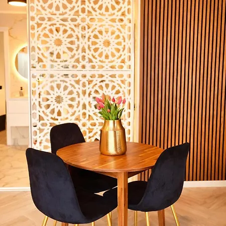 Amberdi Amsterdam Schiphol Airport *