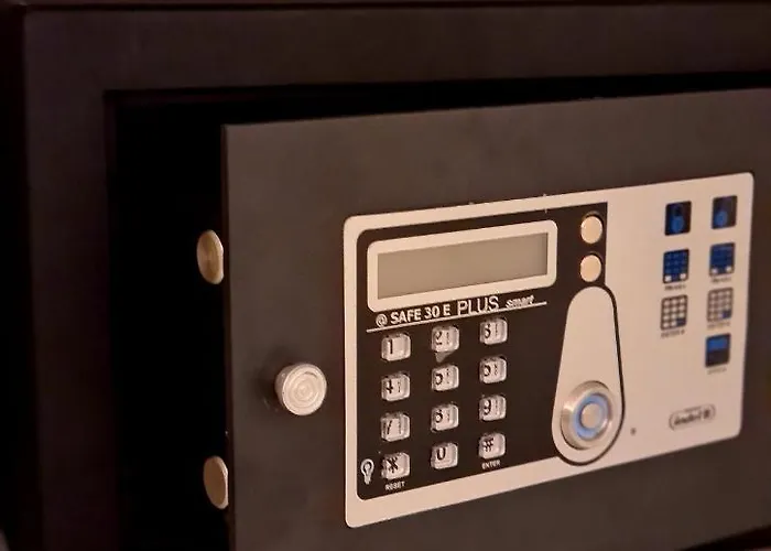 Amberdi Amsterdam Schiphol Airport *