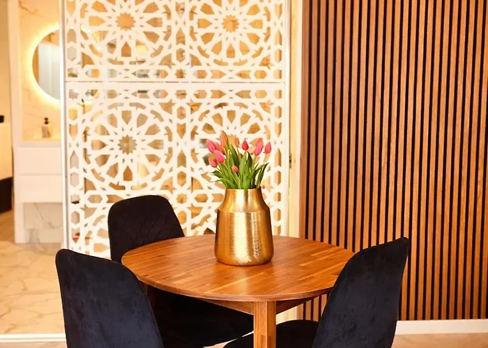 Amberdi Amsterdam Schiphol Airport *